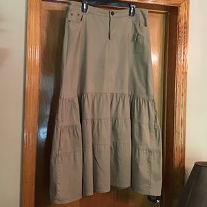 Women’s Tan Skirt!